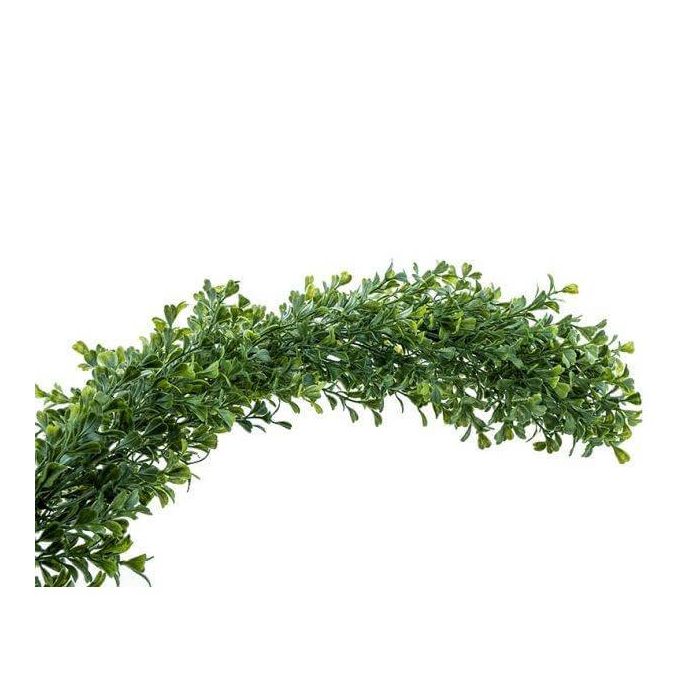 Decoratiegroen in de vorm van een buxus slinger Decoratiegroen in de vorm van een buxus slinger